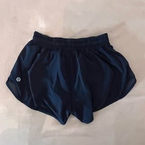 Lululemon low rise hotty hots, size 2, 2.5 inseam